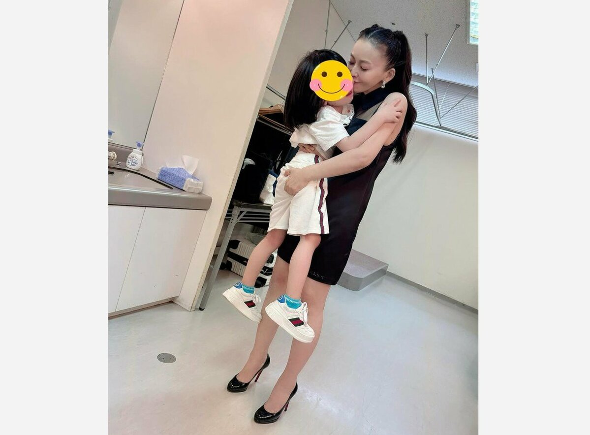 【 華原朋美 】 「君がいるから頑張れるよ❤」「ママは最高に幸せだよ❤」　子どもと２ショット　「これからも毎日いっぱい笑おうね❤」