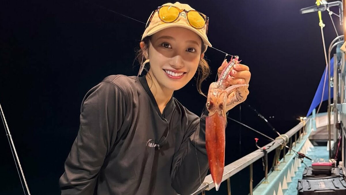 【 片原恵麻 】 「久々のイカ釣りは、乗った時のズドンがやっぱりたまらなく最高でした」 先日は「300キロ超」の巨大クロマグロを釣り上げ、話題に