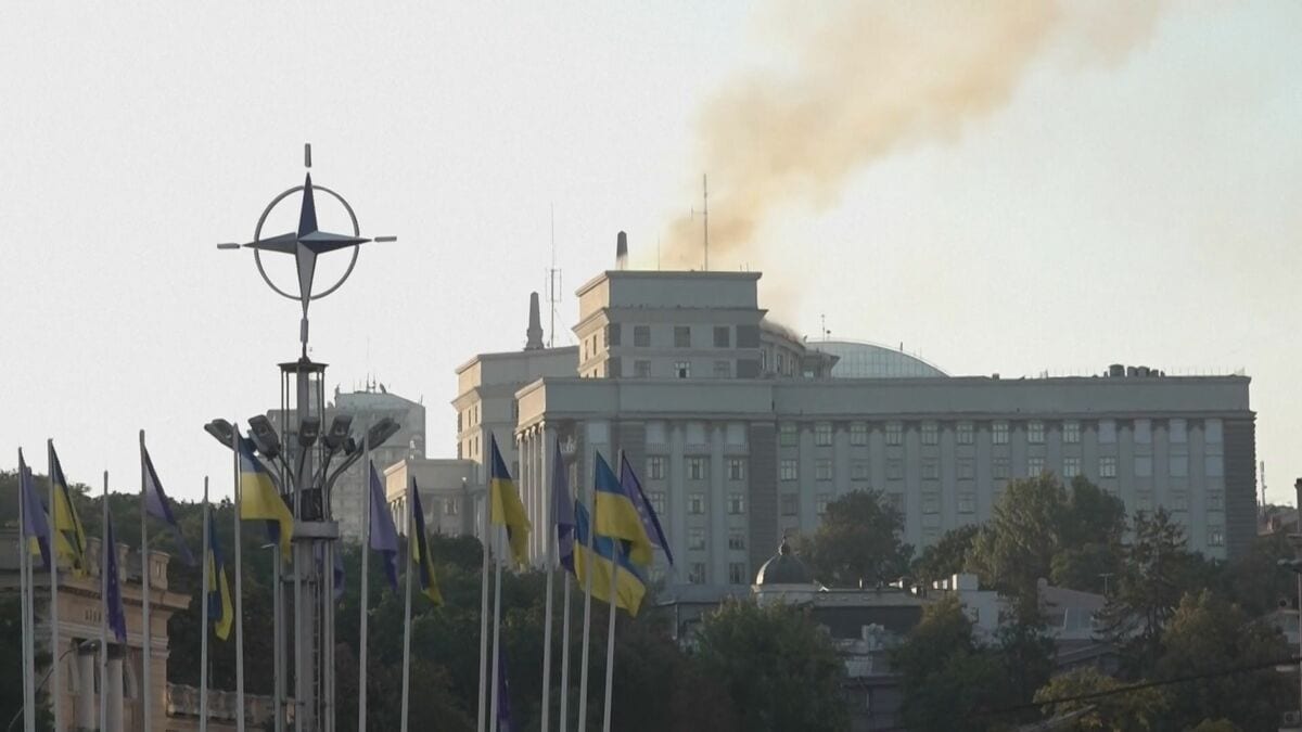 ロシアがウクライナ政府庁舎に初攻撃か ドローン800機超“最大規模”の攻撃