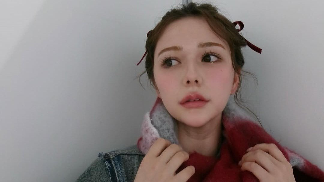 【 村重杏奈 】ランウェイから「渋めの字ででっかく村重」の応援うちわに感謝「おじさんとして生きます！」