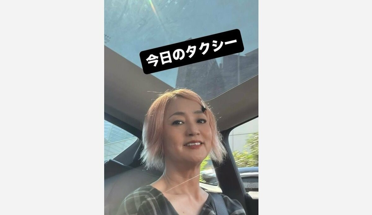 【 橋本志穂 】　乗車したタクシーが　「ガラス張りのテスラ」　「おおおーーーテンション上がるね〜」