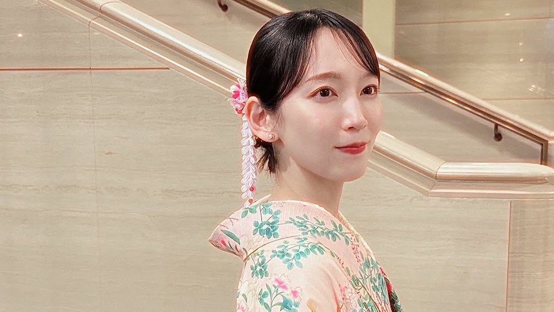 【 吉岡里帆 】　映画・舞台挨拶でのオフショットを公開　華やかな着物姿にファン反響　「さすが京美人　和装も素敵」