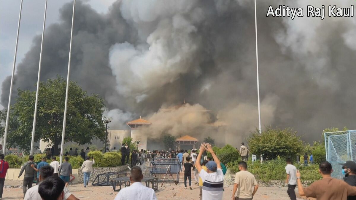 「戦争のような状態」ネパール抗議デモの死者30人に 負傷者1000人超 現地滞在の日本人は空港閉鎖で帰国できず