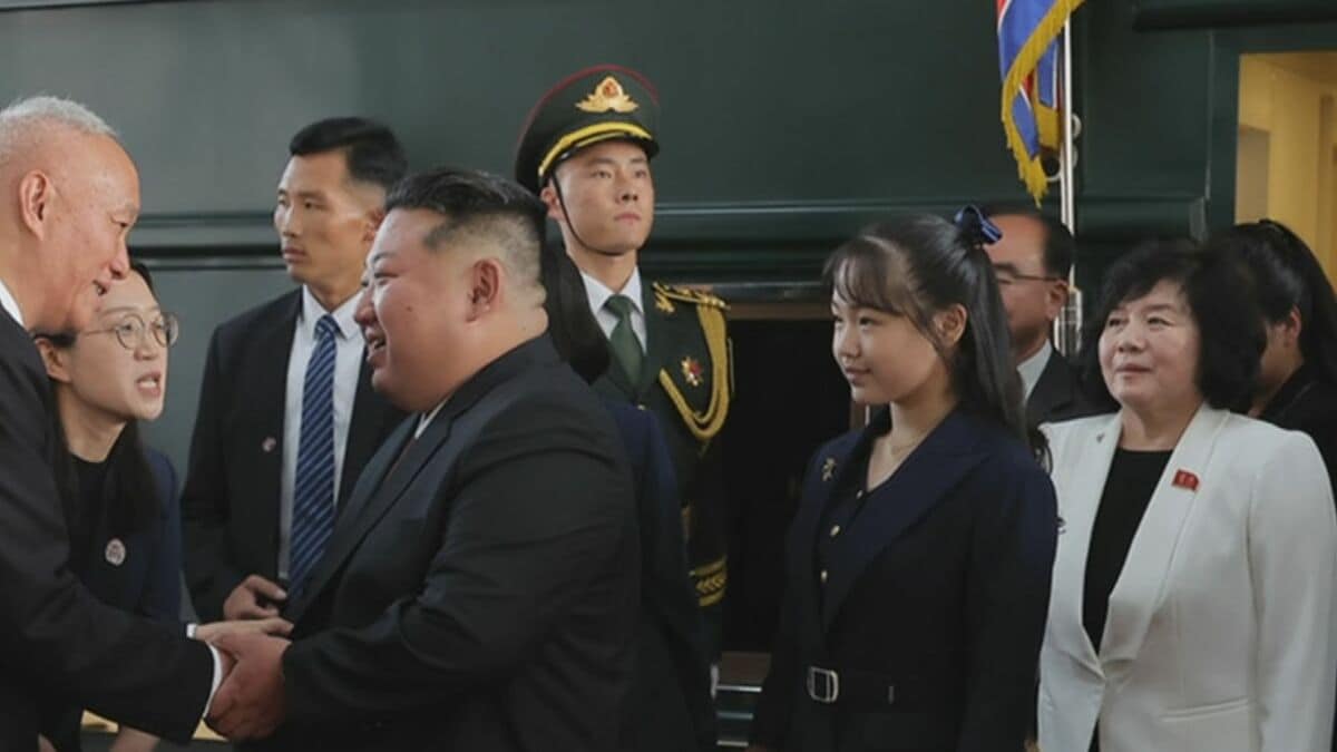 韓国情報機関　北朝鮮キム総書記の娘「有力な後継者の地位固める」と分析　キム総書記の健康は“正常範囲”