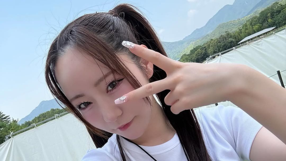 【 ふるっぱー・真中まな 】 前髪なしスタイルは 「ほんまに快適」 デコ出し写真に絶賛の声