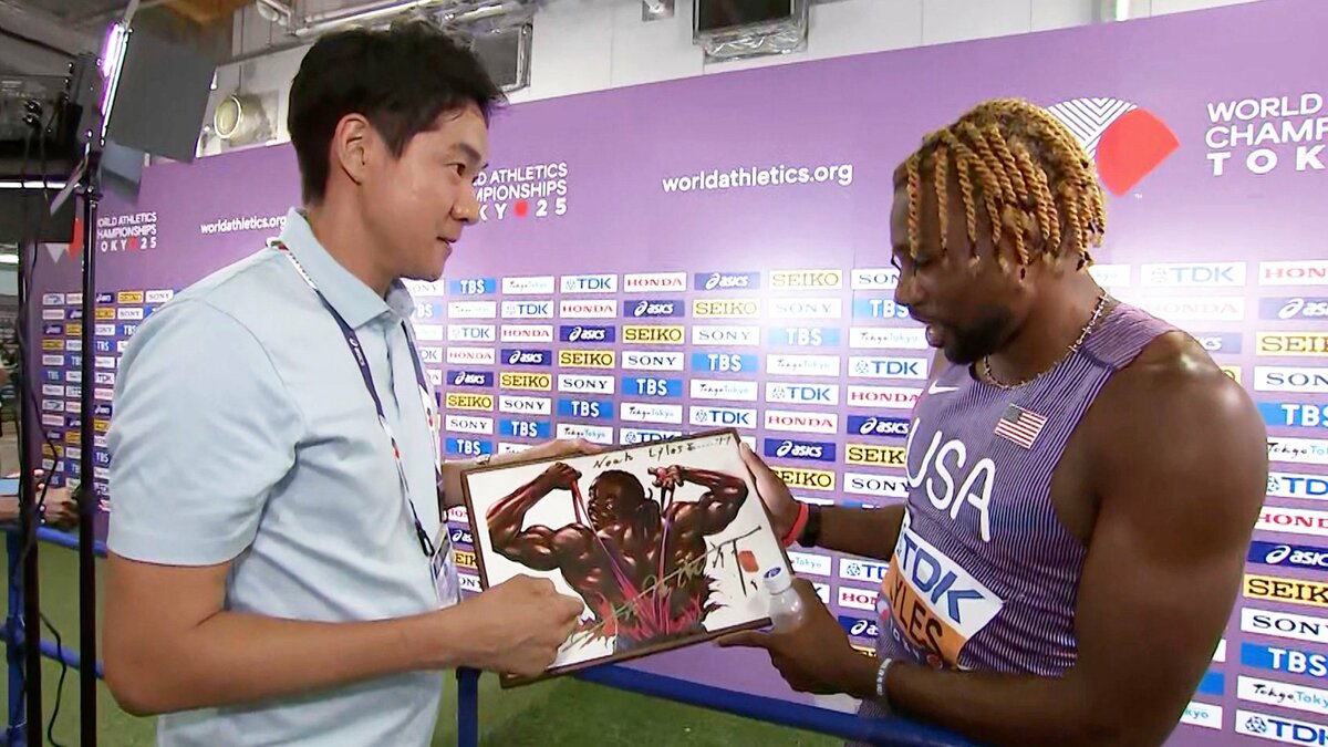 ノア・ライルズ「彼が描いたの?なんてこった!」大好きなアニメ作品のサプライズプレゼントに大興奮 自身の鍛え抜いた背中は「勇次郎の背中」【世界陸上】