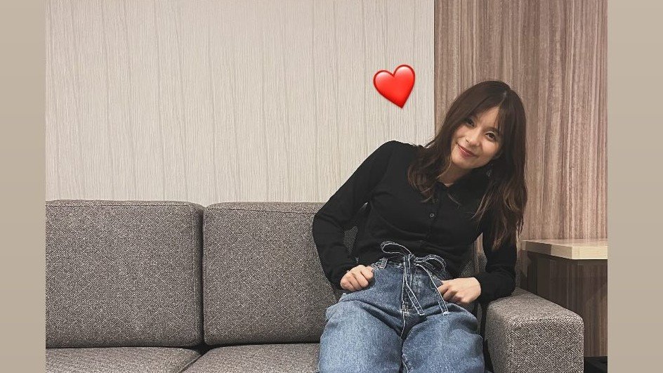 【 芳根京子 】 “夏菜子ちゃんからいただいたデニム” 百田夏菜子さんからのプレゼントに笑顔で感謝