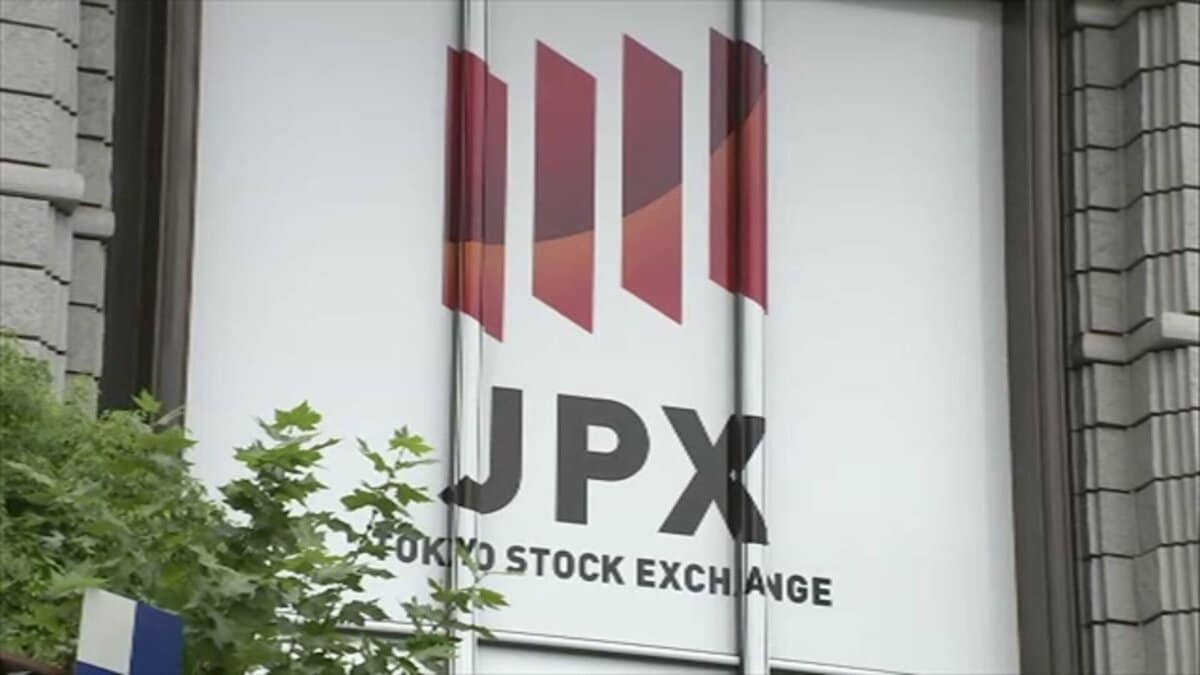 【速報】日経平均株価　反落して始まる