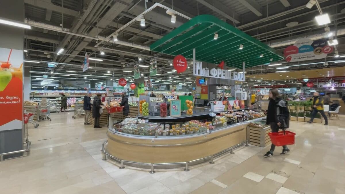 ロシア財務省　消費税引き上げの方針示す　戦費調達の狙い