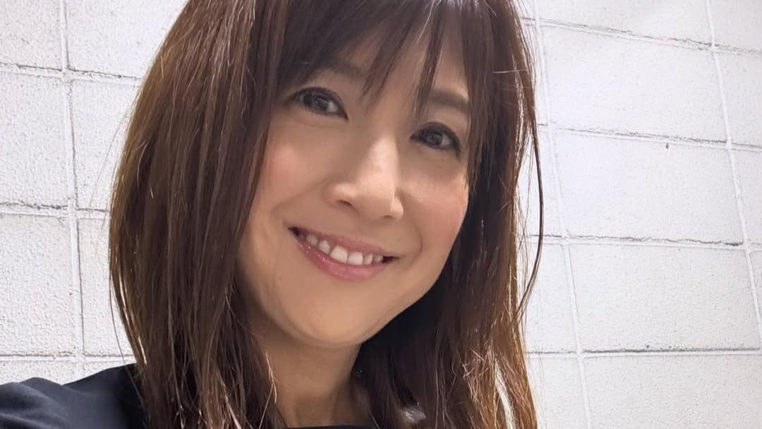 【 根本美緒 】「就活のスーツまだ使ってるし」 “学校行事コーデ” のついでに秘密明かす