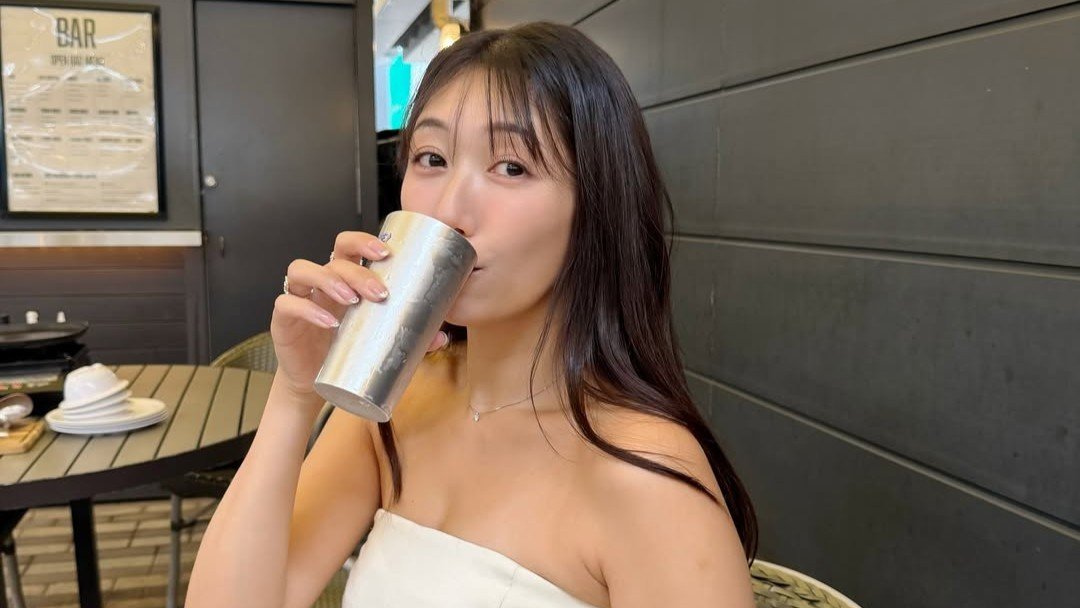 【 穂川果音 】休日前から肩出し衣装で「#ビール党」　笑顔にフォロワー「果音党です」「一緒に飲みたい」