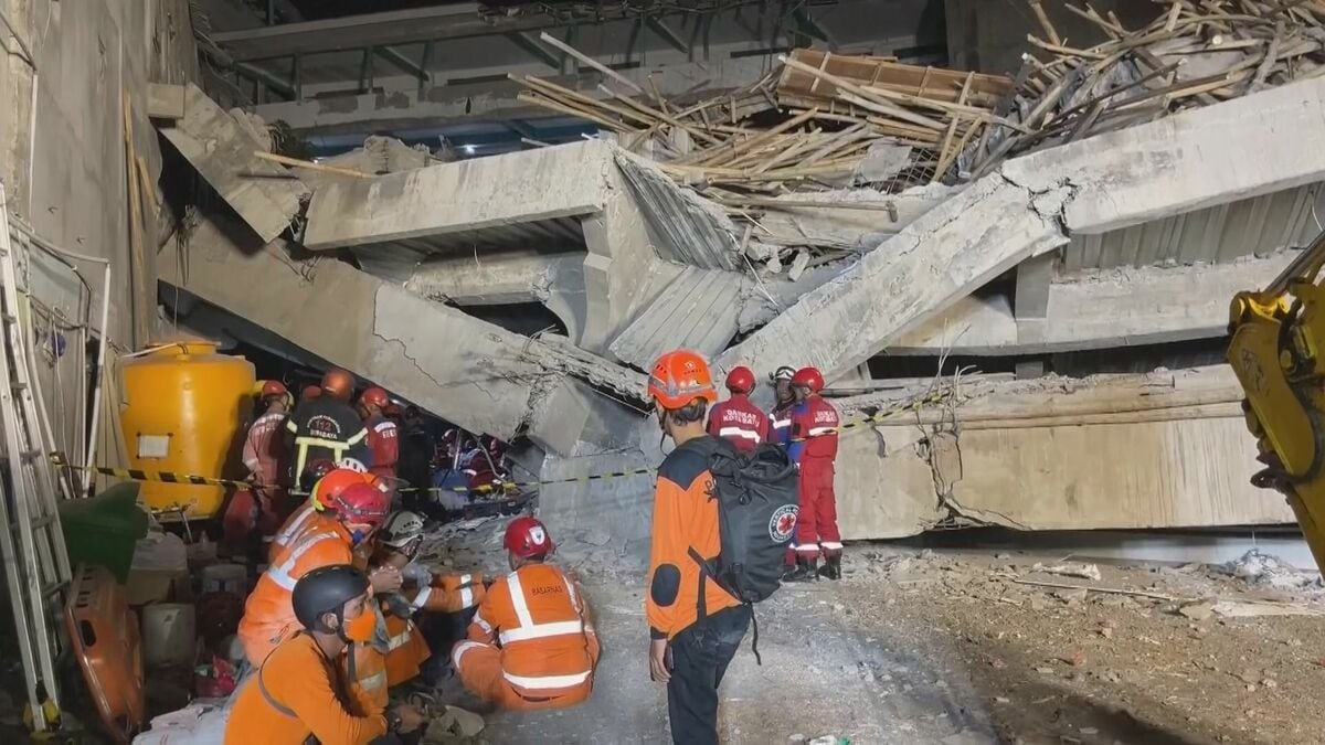 インドネシア・イスラム学校のモスク倒壊　現在も生徒ら91人がれきの下敷きか　生徒3人死亡 約100人搬送