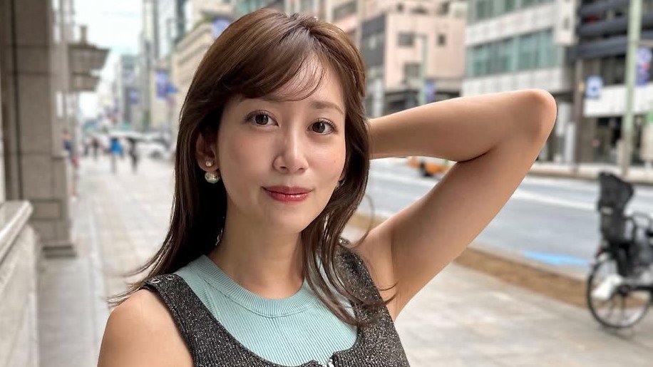 【 中川安奈 】 「秋だけどノースリーブでお出かけ 季節感を取り入れたくて重ね着してみましたっ!」 秋の重ね着コーデで「ほっこりな息抜きタイム」