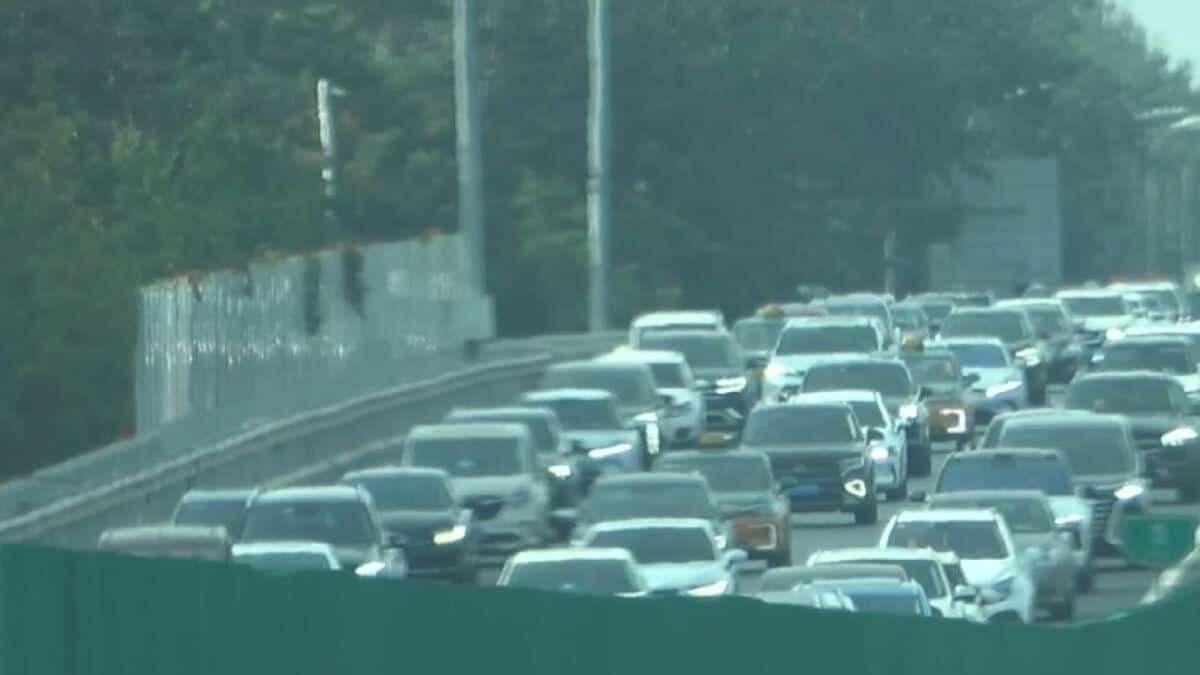 中国「国慶節」の大型連休スタート　例年より1日長い大型連休 のべ23億人が移動の見込み、8割が車移動