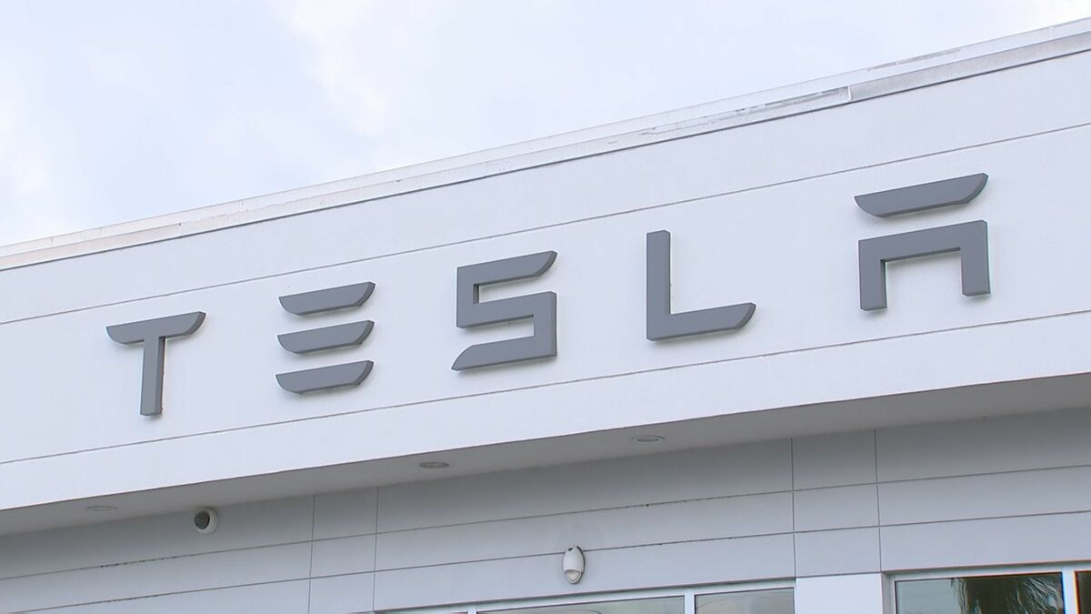 米テスラ　7～9月の世界販売台数7％増　米EV駆け込み需要で3四半期ぶりプラスに