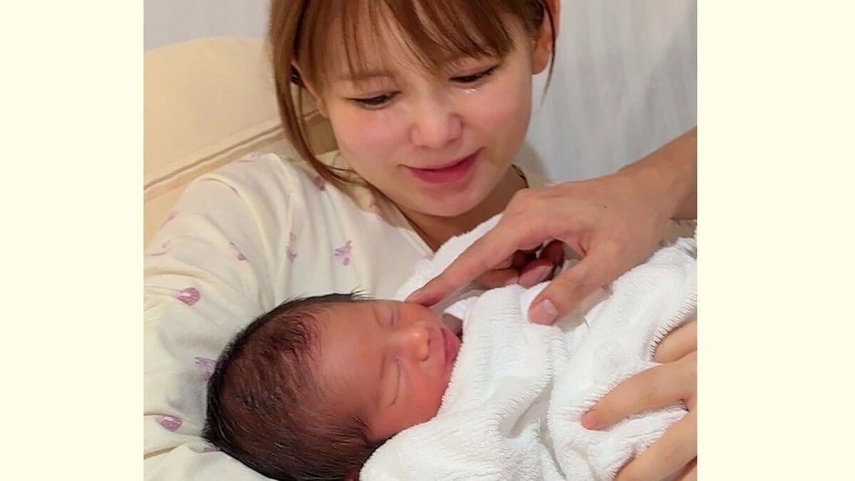 【 中川翔子 】「初授乳の日」絵日記に　夫も「手だけで初登場」　双子は「まだ三日なのに個性はっきり」