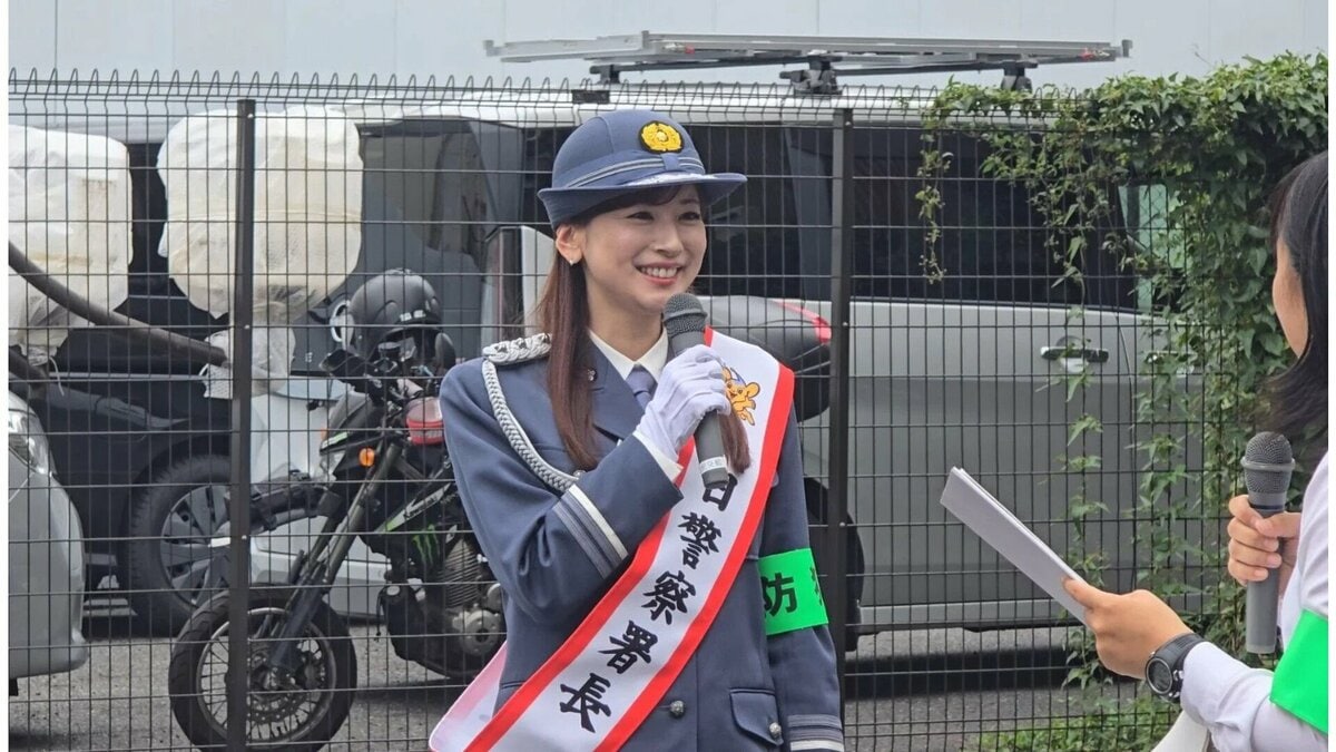若者の街で「闇バイト」撲滅を呼びかけ フリーアナウンサーの皆藤愛子さんが1日警察署長に就任 警視庁北沢署