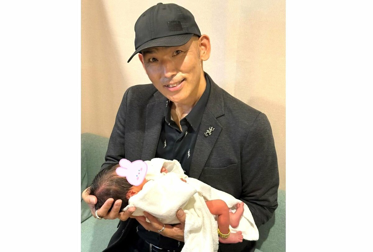 【 木山裕策 】 「孫が生まれました!! とても元気な女の子です❤」「沢山の幸せを本当にありがとうー❤」 SNSで報告