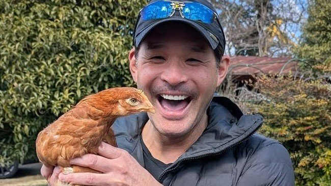 【 いぬ 】照英さん 愛犬「テン」20歳の誕生日にもう一つの奇跡「にわとり三姉妹全員が初の3個産卵してくれました」