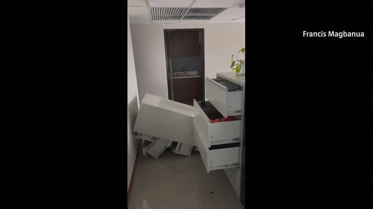 フィリピン南部沖地震の死者7人に 10日夜にもM6.7地震 再び津波警報