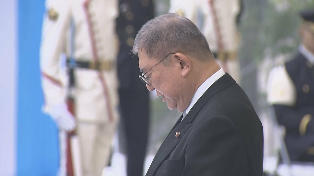 石破総理「全身全霊を捧げた隊員を失ったことは痛恨の極み」 殉職自衛隊員の追悼式に参列