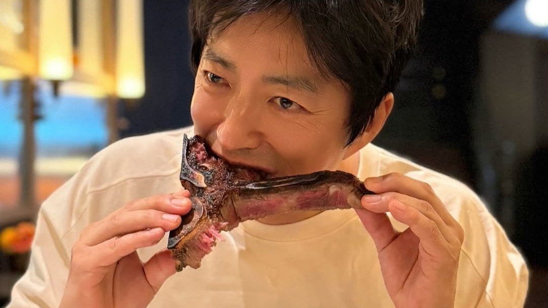 【 大沢たかお 】巨大ステーキと格闘・骨にガブリ・ブロッコリー見つめて　フォロワー共感「いっぱいたべるきみがすき」