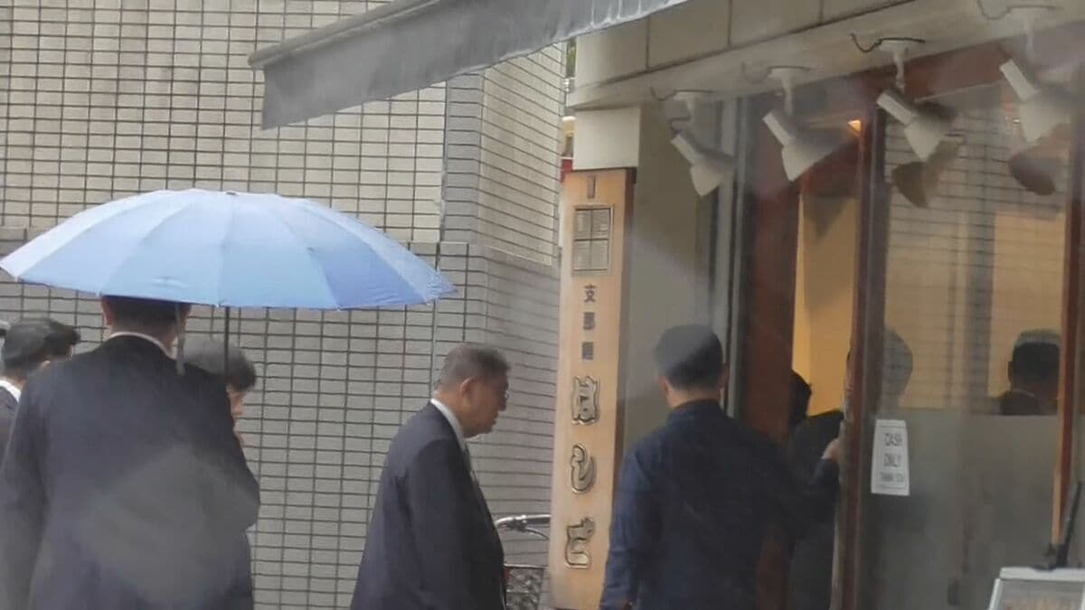 ラーメン好きの石破総理が就任後初めて総理官邸裏のラーメン店へ 食べたのは「排骨担々麺」