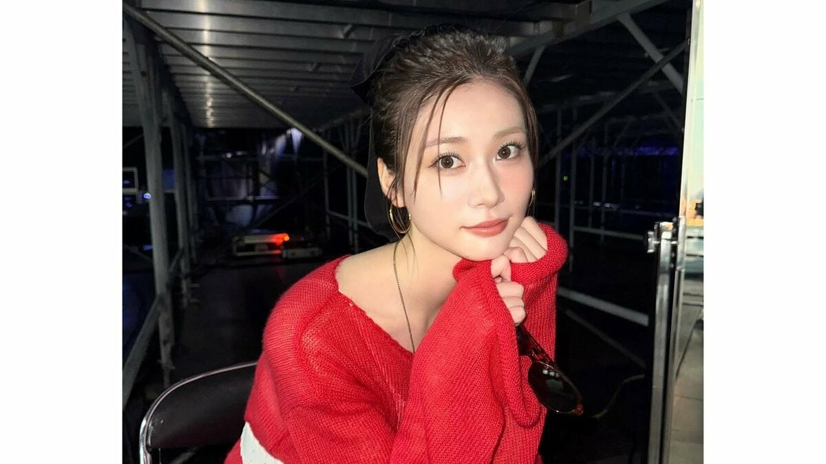 【 生見愛瑠 】 「TGC北九州」の舞台裏オフショットを公開 赤ワンピースからカジュアルなデニムスタイルまで 多彩な衣装姿を披露