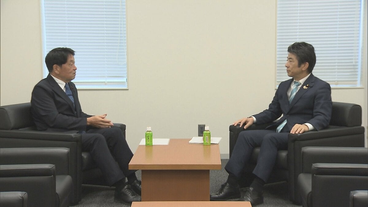 自民・小野寺税調会長、立憲の重徳税調会長と初会談 ガソリンの暫定税率廃止などめぐり協議