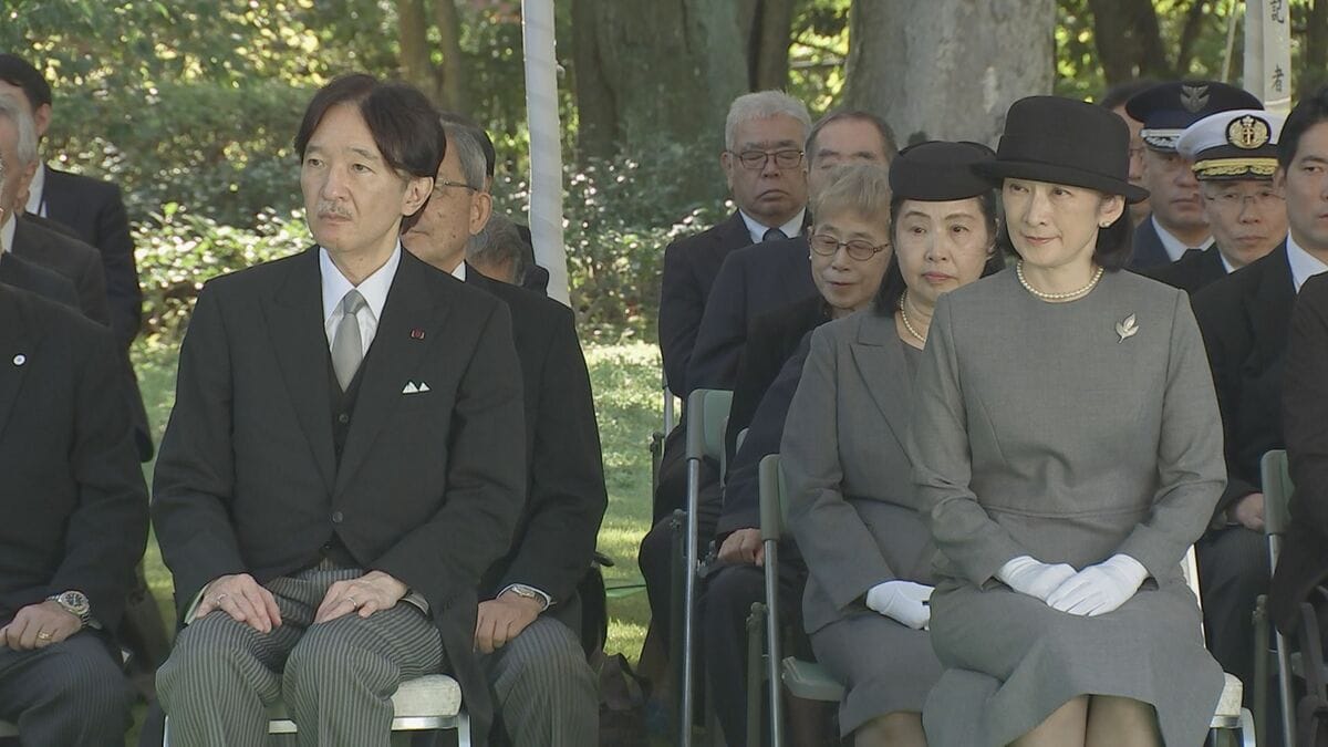 秋篠宮ご夫妻　千鳥ヶ淵戦没者墓苑の「秋季慰霊祭」出席　子どもたちが童謡で戦没者を悼む