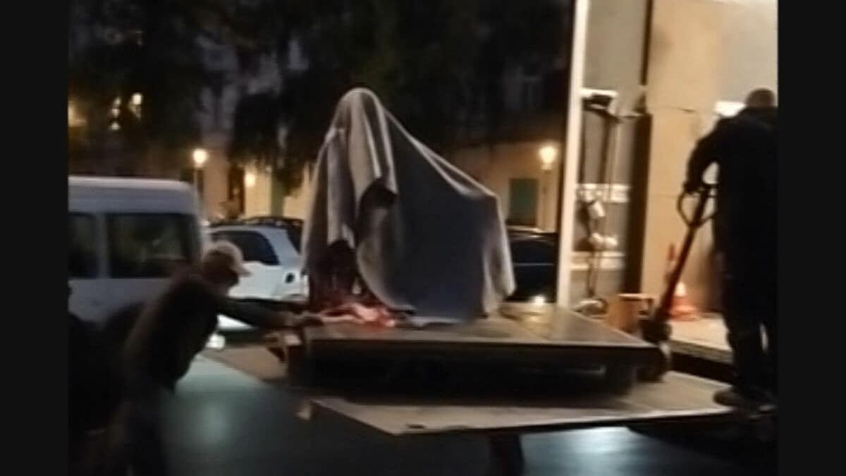 ベルリンの「少女像」区が強制撤去 韓国系の市民団体が設置