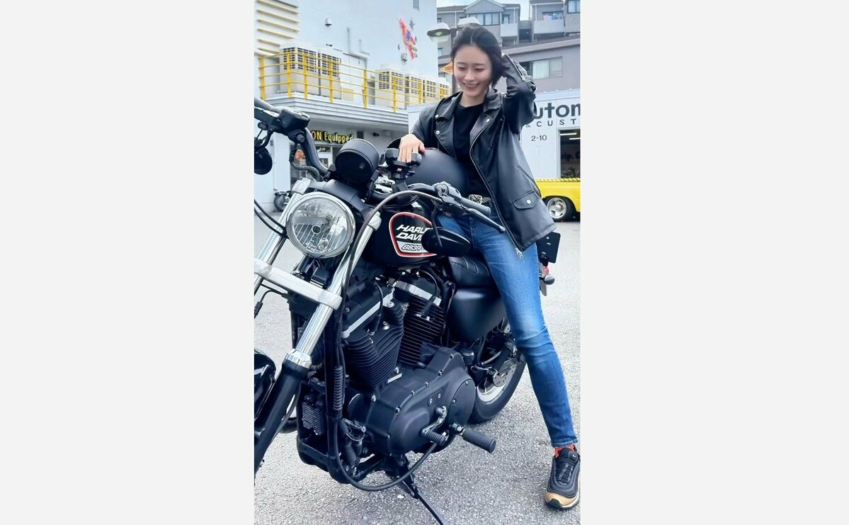 【 彩雪 】 「ツーリングの季節」 愛車・ハーレーダビッドソンと笑顔 「天気が良くて気持ちよかったー!」