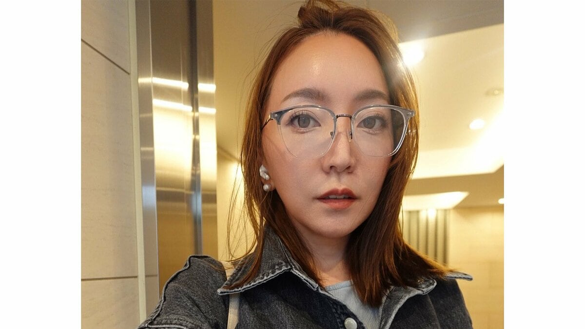 【 加藤綾菜 】 「12月末までの目標を決めて毎日地道に頑張ってる」 デニムジャケットに丸形フレームの眼鏡姿 私服コーデを披露