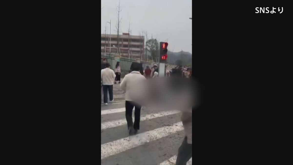 中国・湖北省で信号待ちの小学生らに車突っ込む 10人以上はねられる