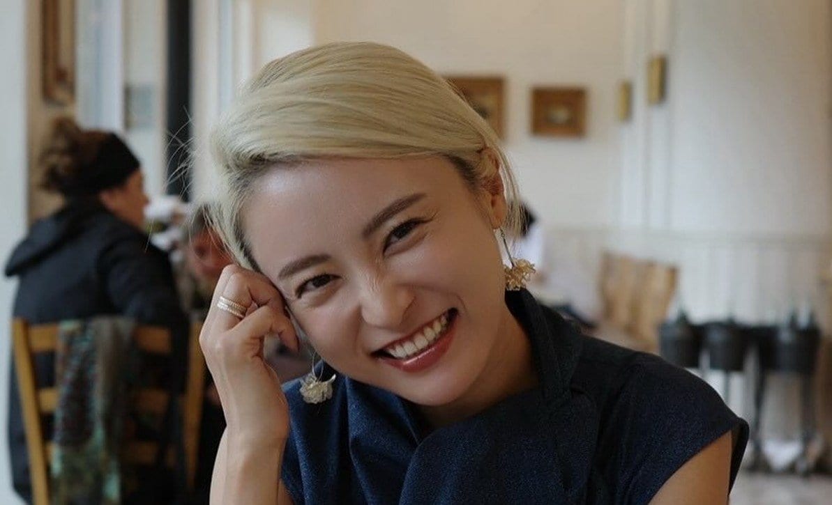 【 小島瑠璃子 】 「気の置けない友人と久しぶりにランチ」　オフショットにファン反響　「最高の笑顔❤」