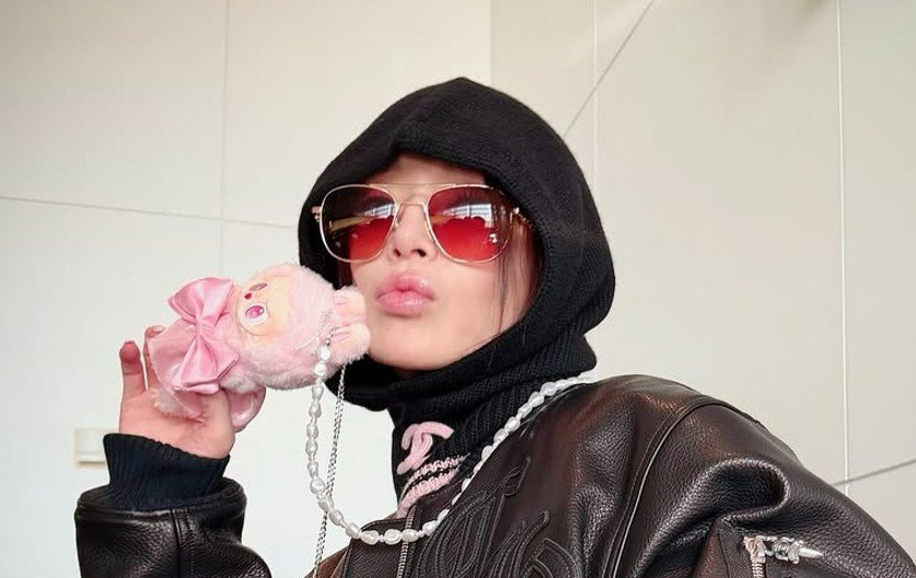 【 浜崎あゆみ 】 ピンクのラブブと2ショットに ファン反響 「あゆちゃんもラブブも可愛い」 アジアツアー・北京公演へ出発