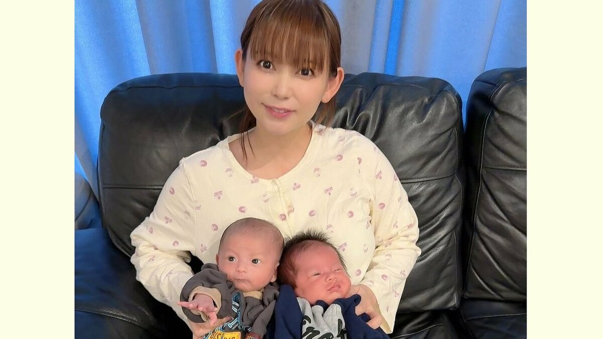 【 中川翔子 】双子「新生児から乳児に!」誕生から1か月 “声かわいい” 兄& “ポーズ面白い” 弟 「毎日の全ての瞬間が愛おしい」