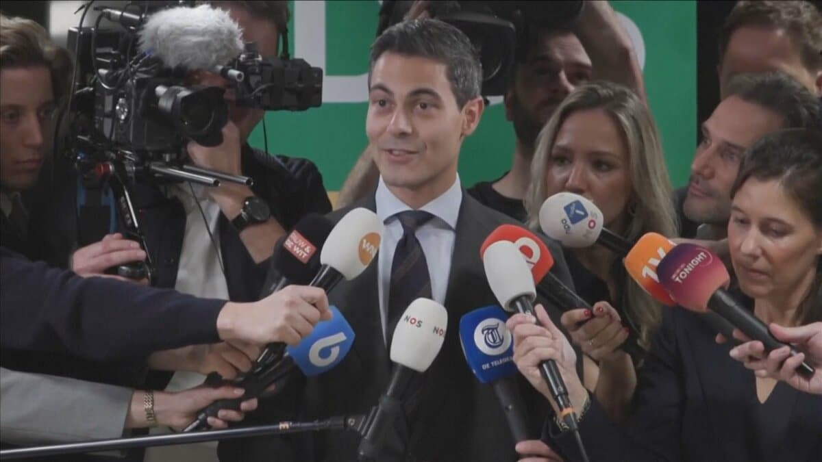 オランダ下院選　中道「民主66」が躍進・連立協議へ　第1党の極右政党・議席減らす