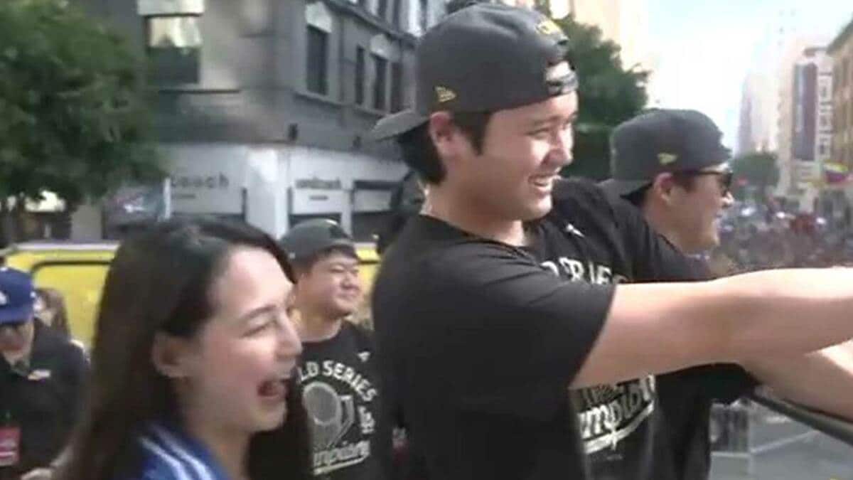 大谷翔平 真美子夫人と2年連続Vパレード！山本は大谷の隣、誕生日の佐々木も笑顔、劇的世界一にファン大熱狂