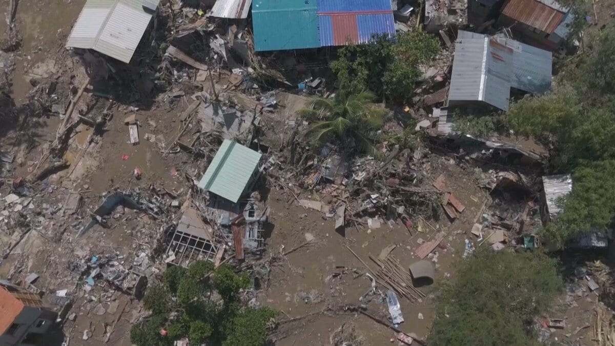 台風25号直撃のフィリピン中部セブ州の死者131人に マルコス大統領が「国家災害事態」宣言