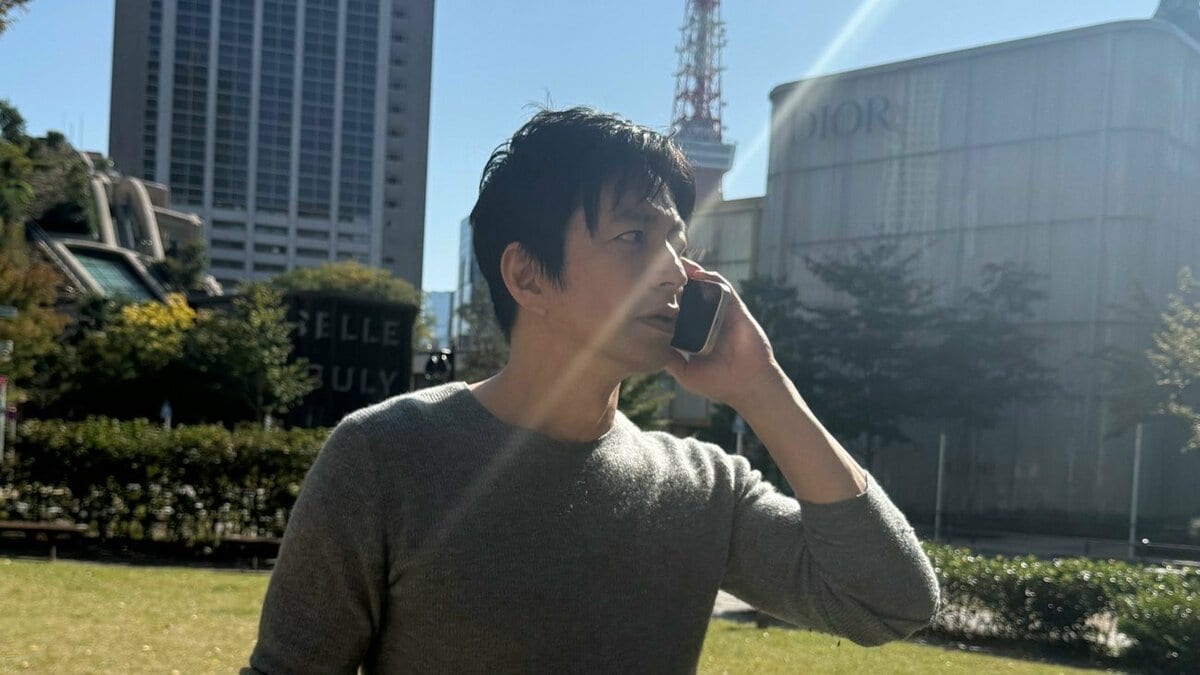 【大沢たかお】ワントーンコーデでお出かけ　フォロワー歓喜「最高です」「全てが映画のワンシーンのよう」