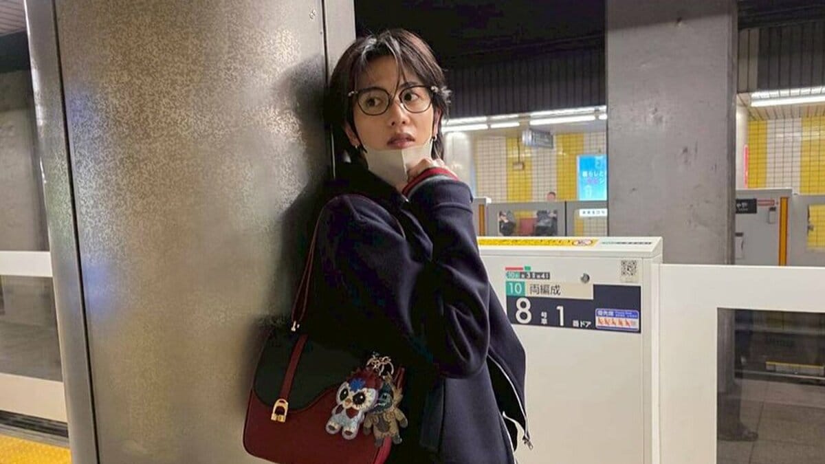 【 志尊淳 】 駅ホームの私服ショットにファン騒然 「こんなイケメン電車乗ってきたらガン見するわい」「電車乗るなんて…東京引っ越そうかしら」