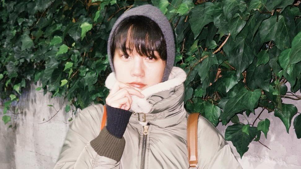 【 のん 】休日の眼鏡姿のオフショットを公開「久々に外でランチ 冬支度も済ませました」