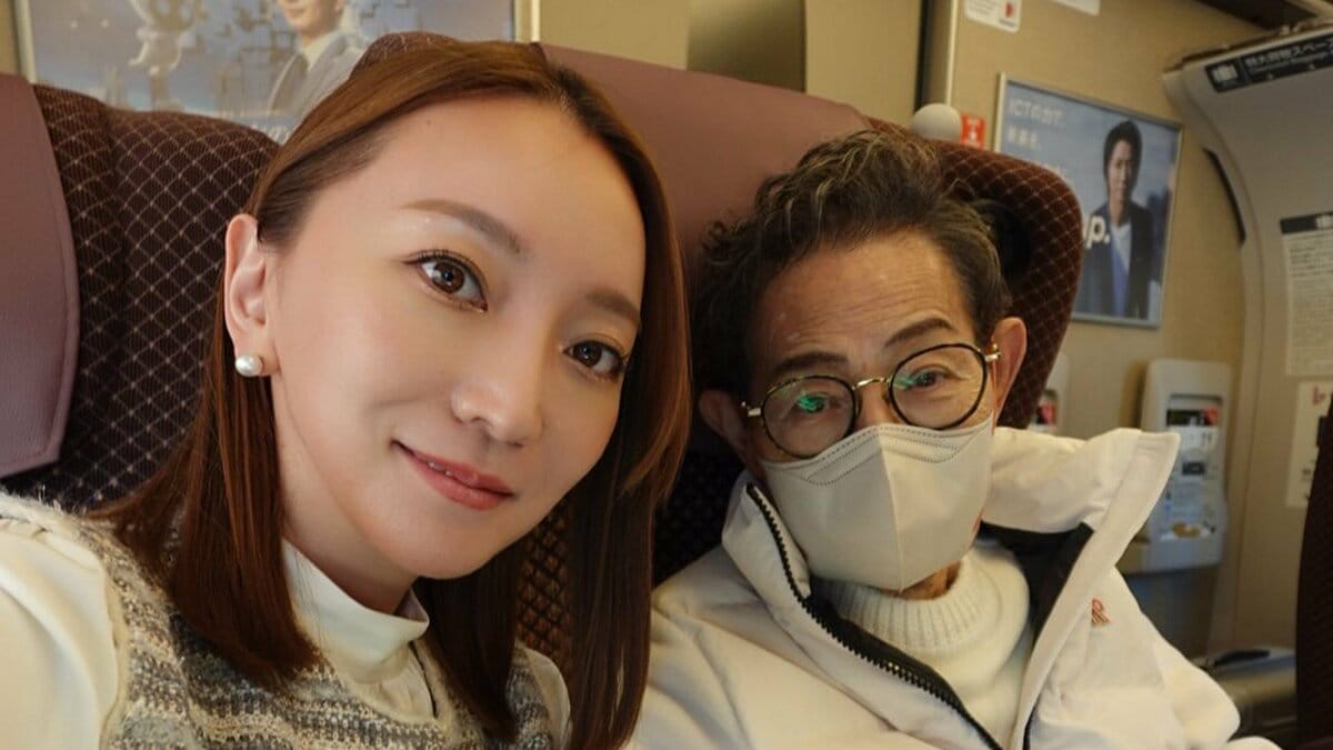 【 加藤綾菜 】　新幹線での夫婦ショットを公開　体調回復の夫・加藤茶と広島でトークショーに出演「カトちゃん　お元気そうで良かった」「元気で安心しました」の声