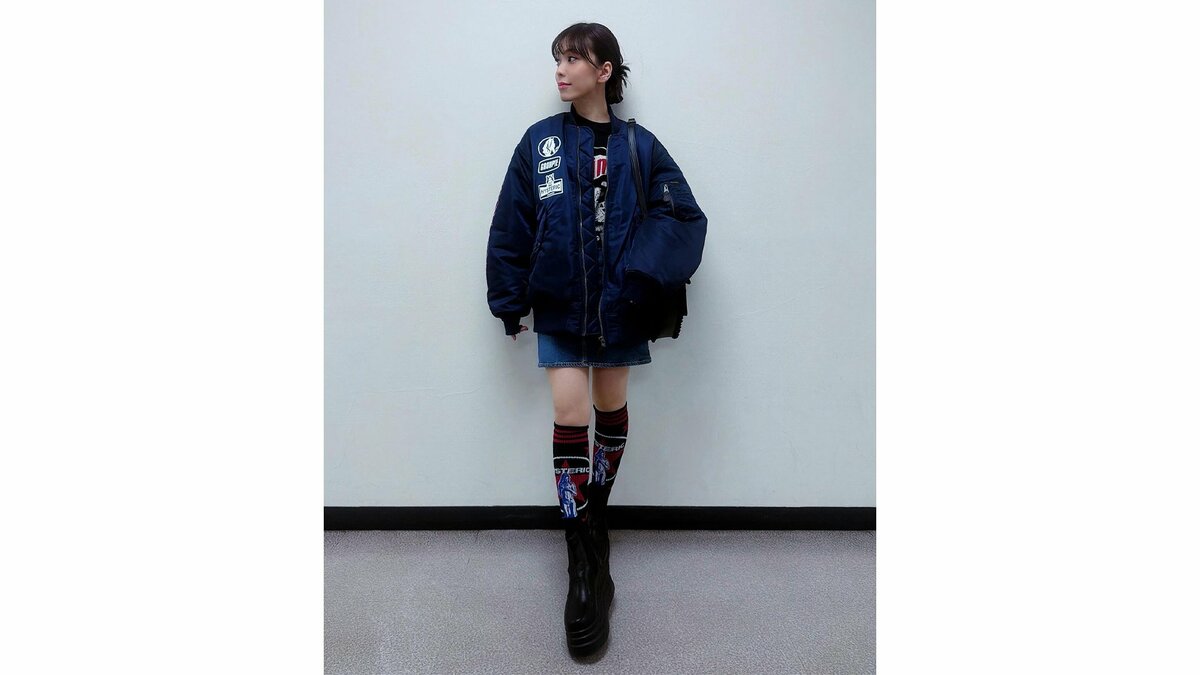 【杜このみ】 「長く大切に着たい宝物」20年前から愛するブランドのジャケットとデニムのミニスカート姿を公開