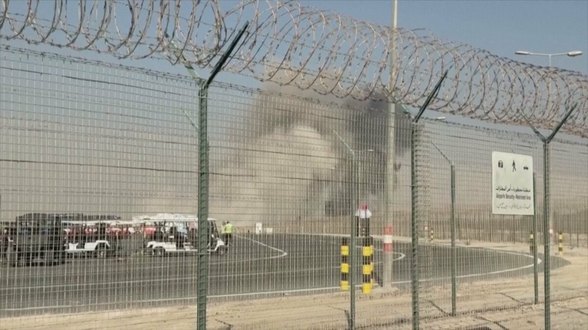 インド国産の戦闘機が墜落 パイロット死亡　ドバイで航空ショー