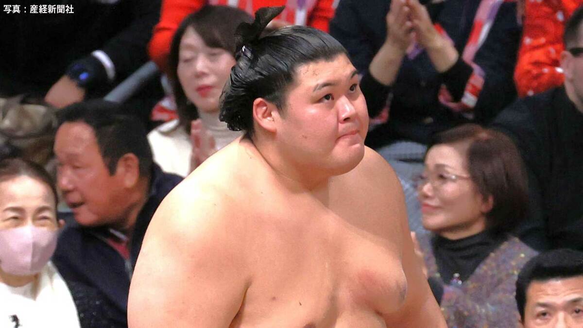 両横綱に土...V争いは11勝3敗で3人並ぶ 豊昇龍“天敵”安青錦に敗れ、大の里は琴櫻に完敗【大相撲九州場所】