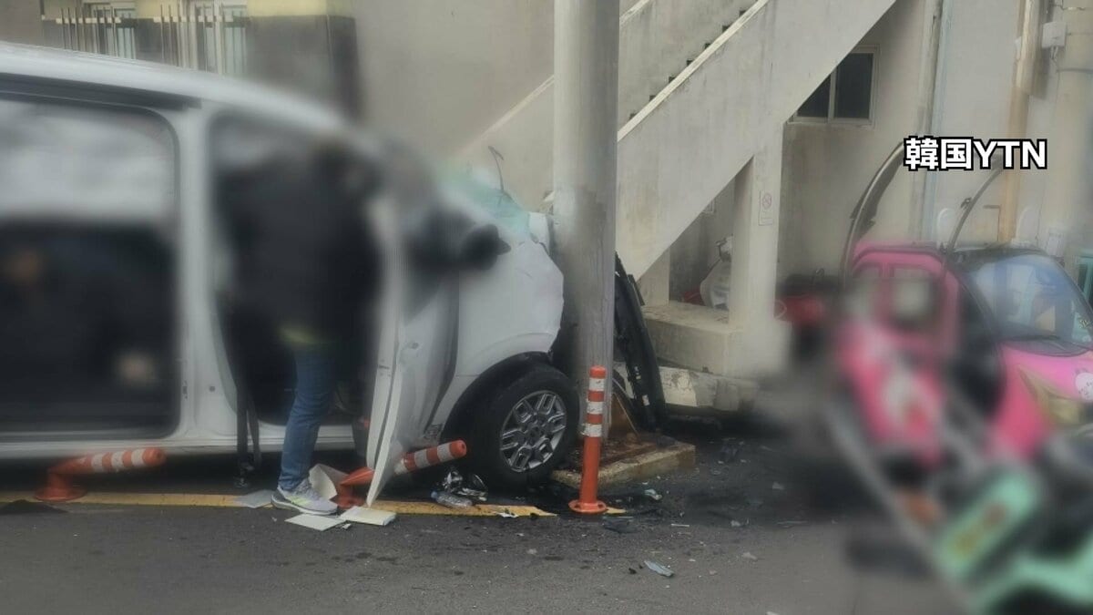 韓国・済州島でワゴン車暴走　歩行者はね13人死傷
