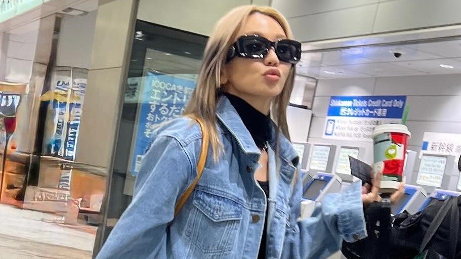 【倖田來未】 「デニムオンデニムコーデ!」 全身デニムで駅構内をスタイリッシュに移動