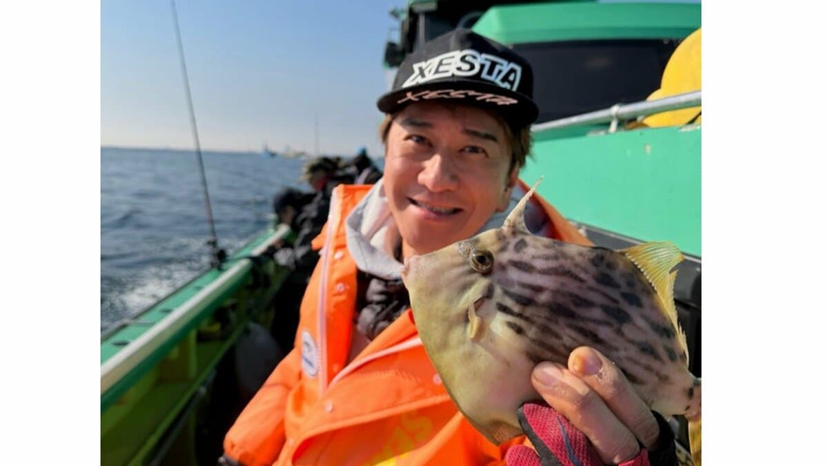 【 川﨑麻世 】 妻とカワハギ釣りを楽しむ 「人生初めて釣り師の妻より釣果が高かった」